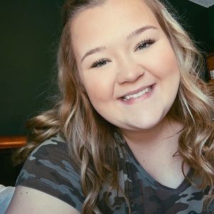 Meet your Posher, Leah